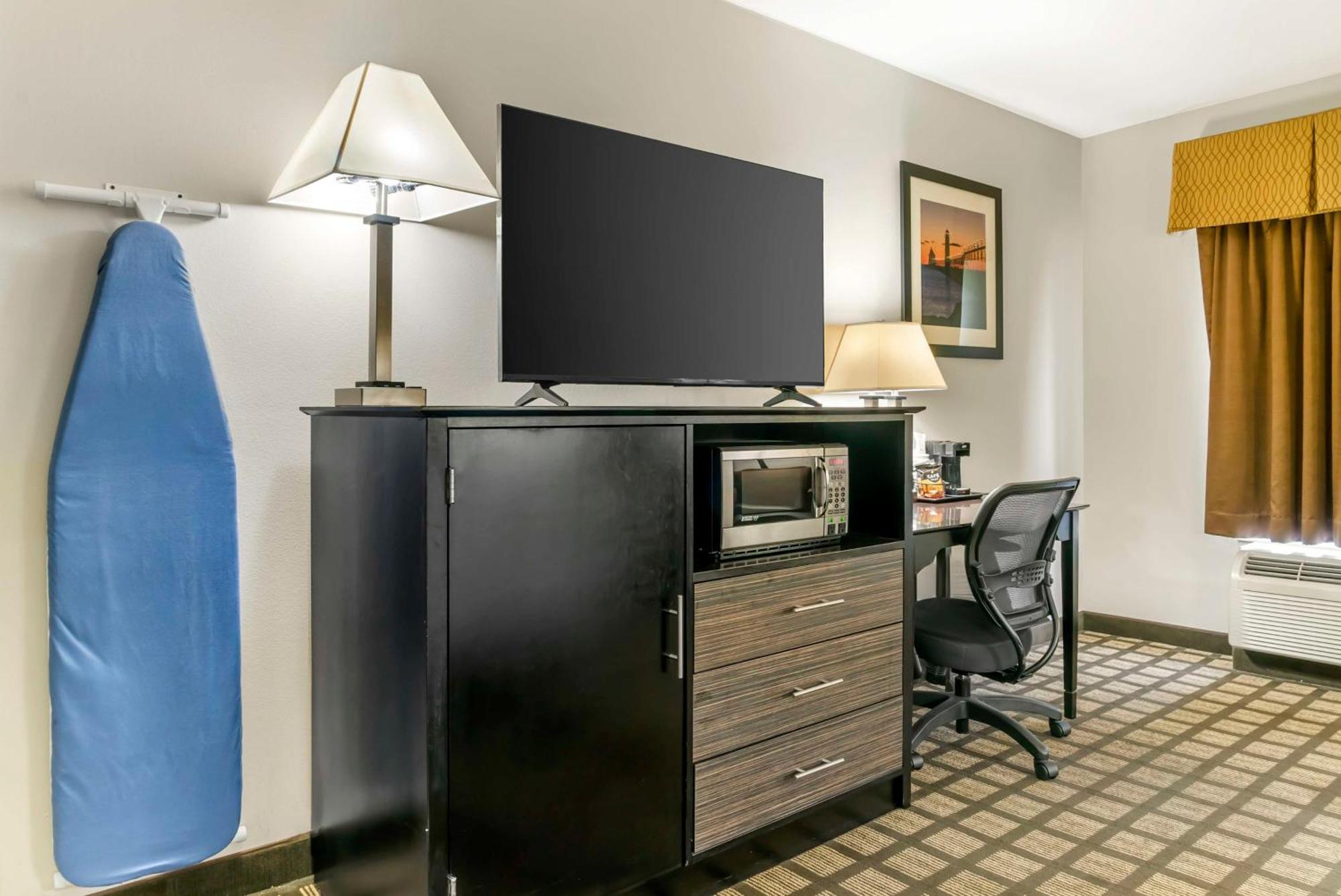 Best Western Beacon Inn Grand Haven Buitenkant foto
